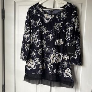 NWT Simply Vera Vera Wang Black and White Floral Blouse Large